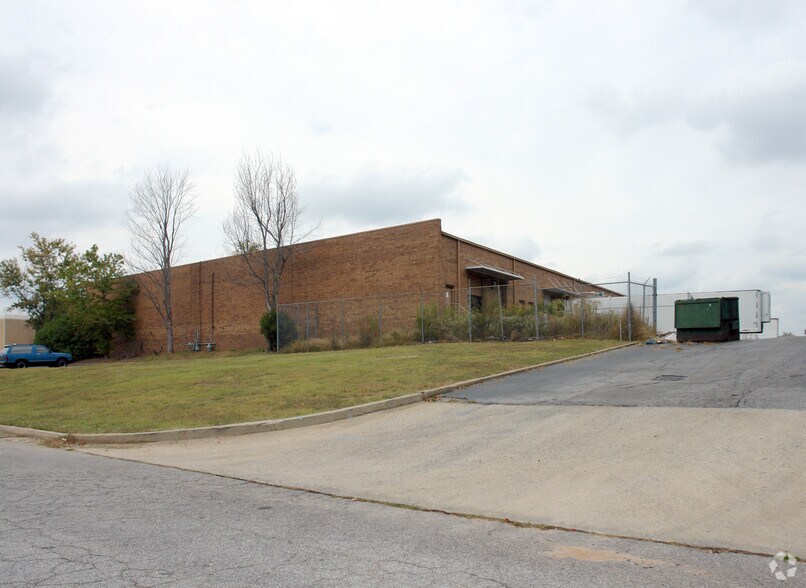 More Photos Of 2520 Park Central Blvd, Decatur Distribution For Lease