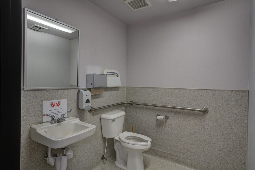 More Photos Of 2815 Willetta St SW, Albany Office For Lease