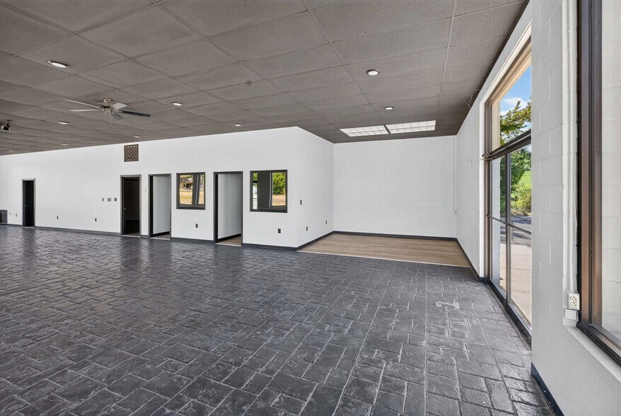 More Photos Of 620 Missouri 25, Dexter Auto Dealership For Lease