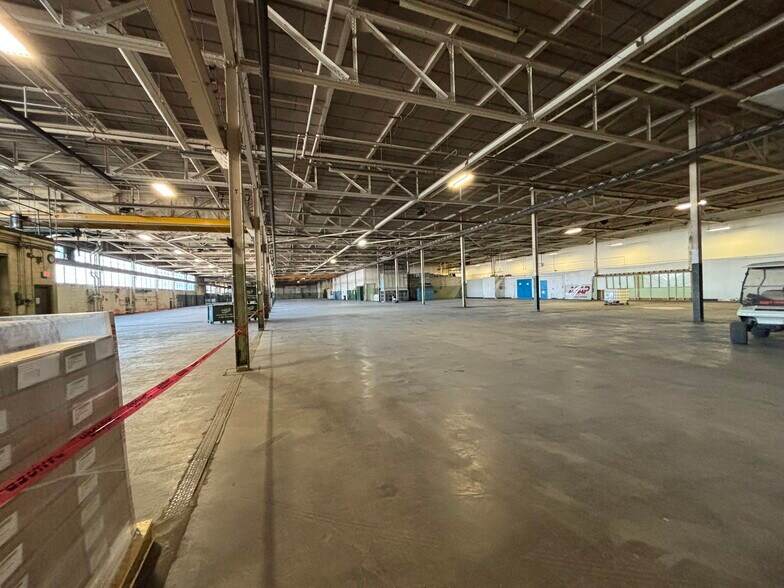 More Photos Of 2221 Niagara Falls Blvd, Wheatfield Township Warehouse For Lease