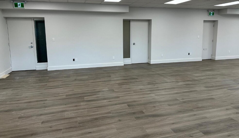 More Photos Of 172 King St E, Oshawa Office For Lease