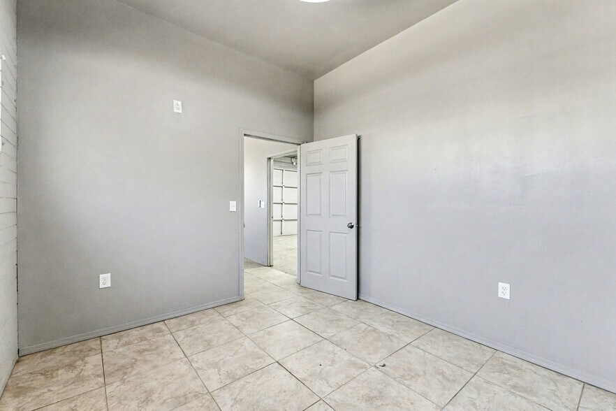 More Photos Of 1417-1421 E Washington St, Phoenix Warehouse For Lease