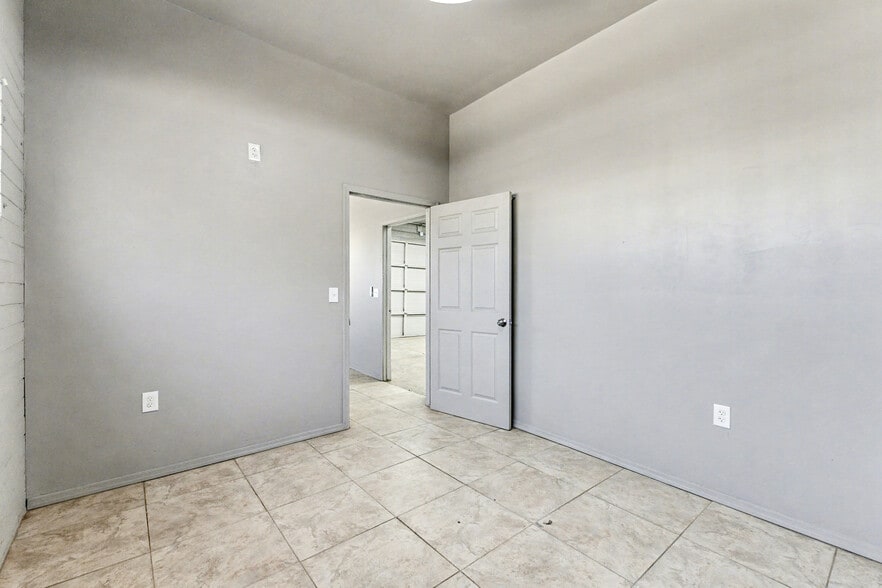 More Photos Of 1417-1421 E Washington St, Phoenix Warehouse For Sale