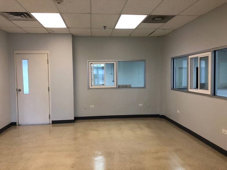 More Photos Of 2740 W Washington Blvd, Bellwood Manufacturing For Lease
