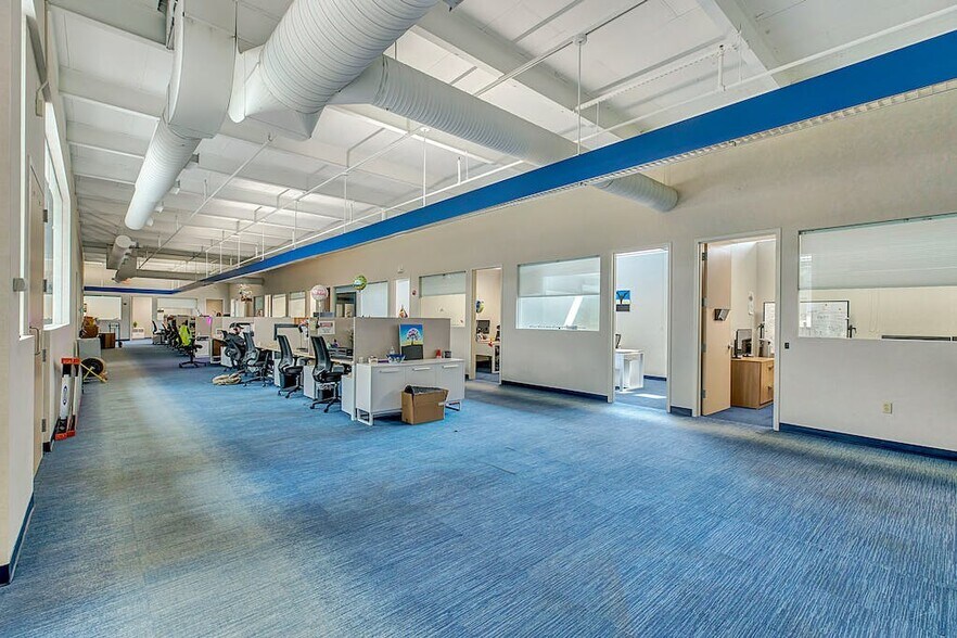 More Photos Of 111 Express St, Plainview Office For Sale