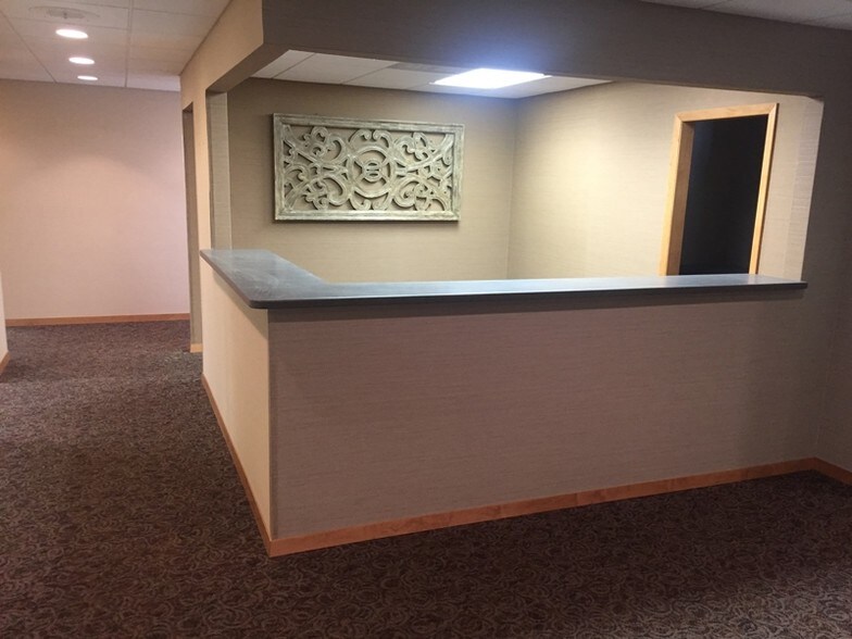 More Photos Of 303 S Main St, Mishawaka Medical For Lease