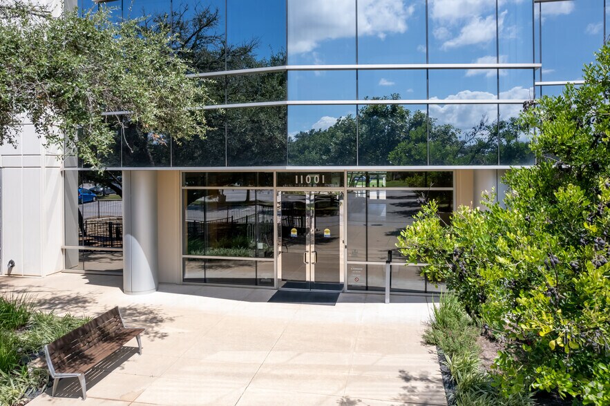 More Photos Of 11001 Lakeline Blvd, Austin Office For Lease