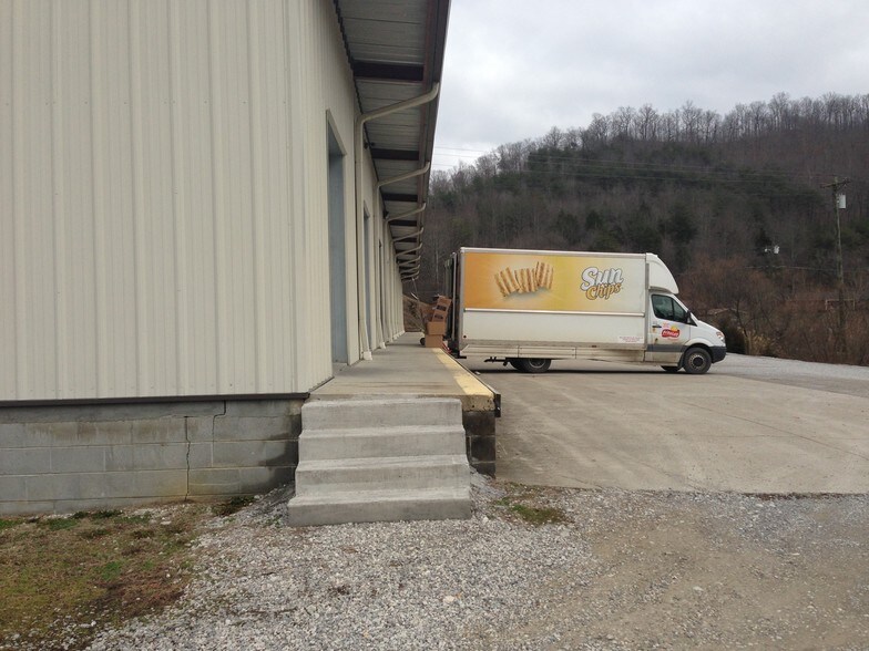 More Photos Of 8332 KY-1428, Allen Warehouse For Sale