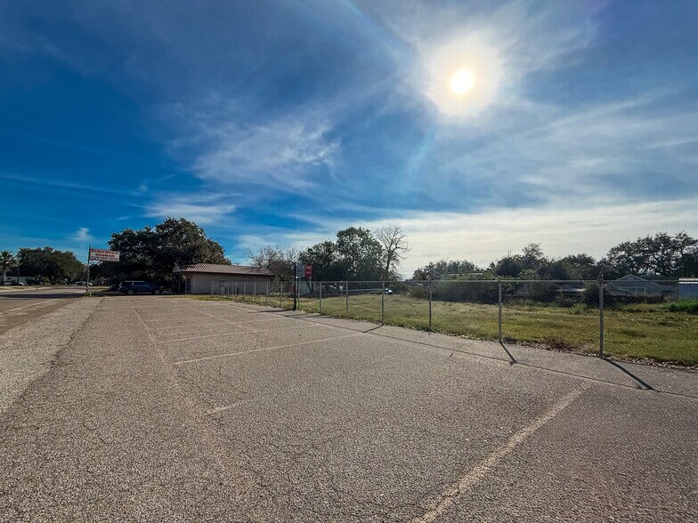 More Photos Of 1004 E 6th St, Alice Healthcare For Sale