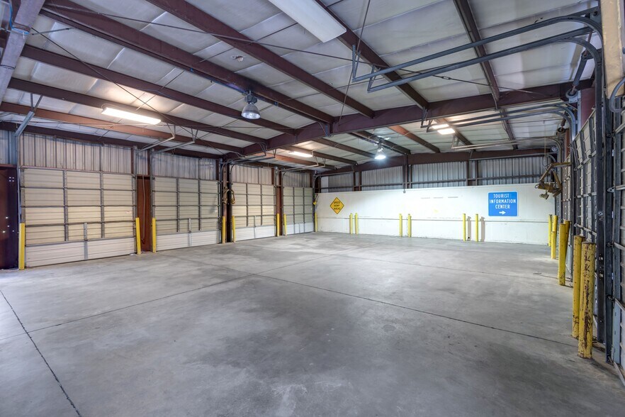 More Photos Of 866 Davis Dr Se, Conyers Truck Terminal For Lease
