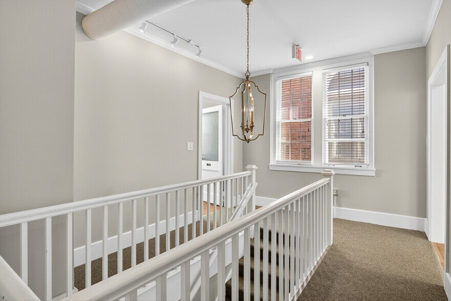 More Photos Of 115 E Market St, Warrenton Office For Lease