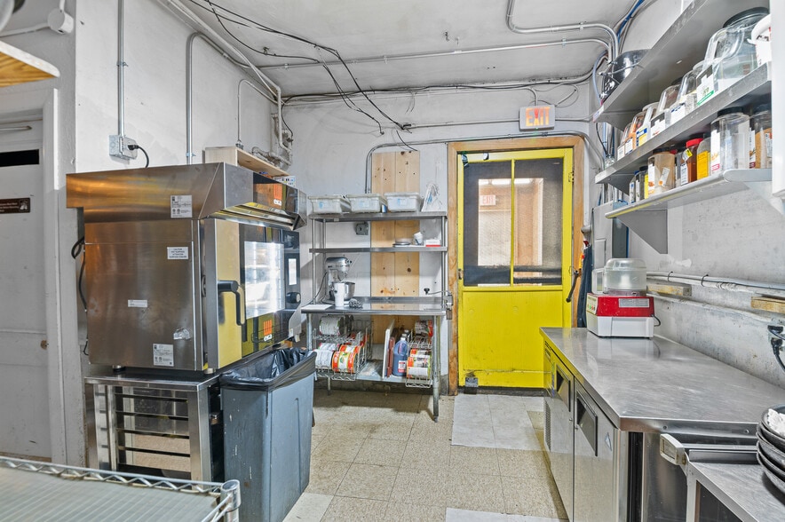 More Photos Of 201 S Broadway, Green Bay Restaurant For Sale