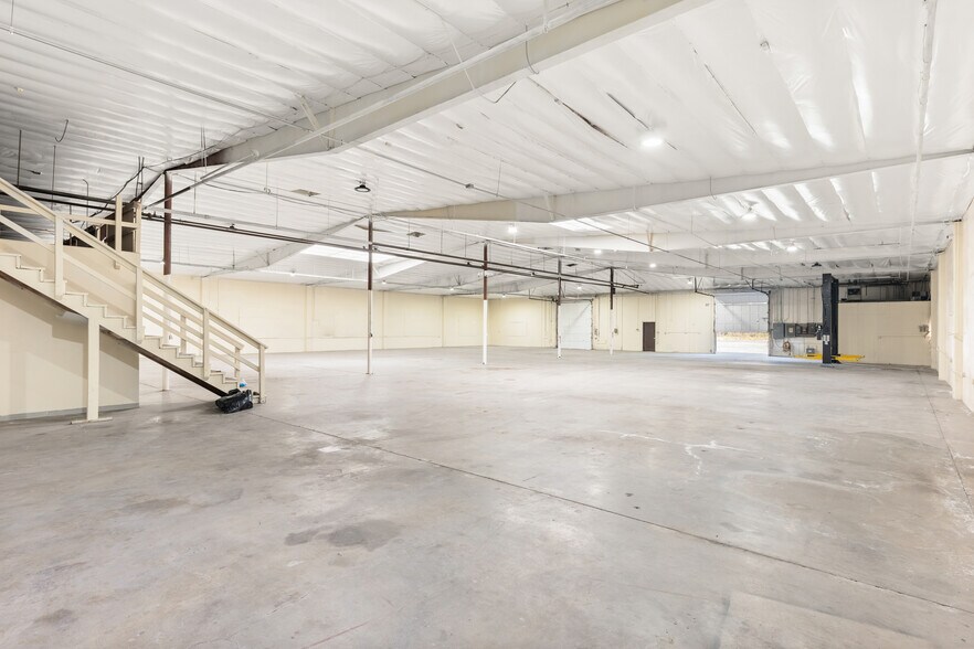 More Photos Of 3265 E 59th St, Long Beach Warehouse For Sale