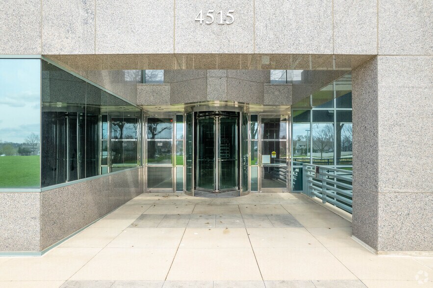 More Photos Of 4515 N River Blvd, Cedar Rapids Unknown For Lease