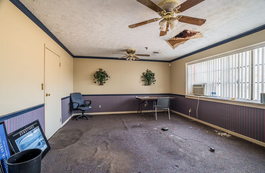 More Photos Of 413 Oxford Rd, Franklin Manufacturing For Sale