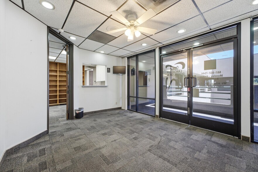 More Photos Of 1669 W Avenue J, Lancaster Medical For Lease