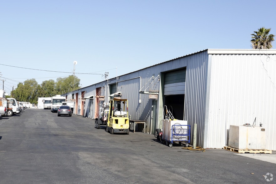 More Photos Of 555 Spring Rd, Moorpark Manufacturing For Lease