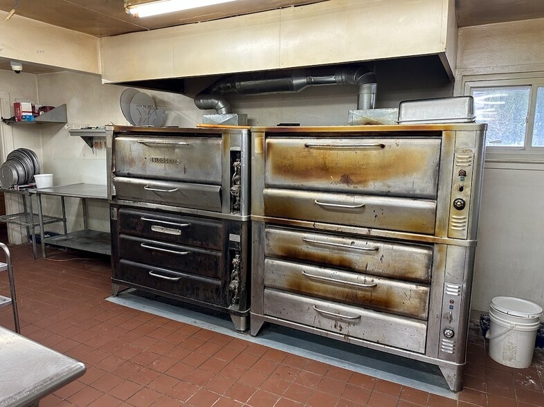 More Photos Of 7613 Howe Rd, Wonder Lake Restaurant For Sale