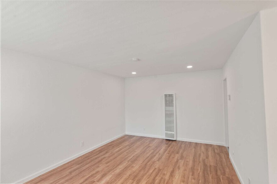 More Photos Of 256 La Pala Dr, San Jose Apartments For Sale