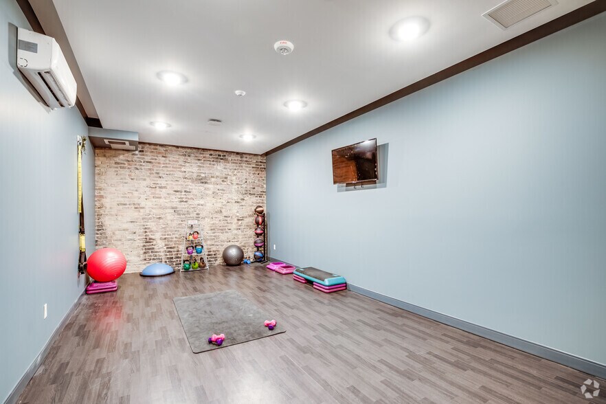 More Photos Of 10 2nd St SE, Minneapolis Apartments For Lease