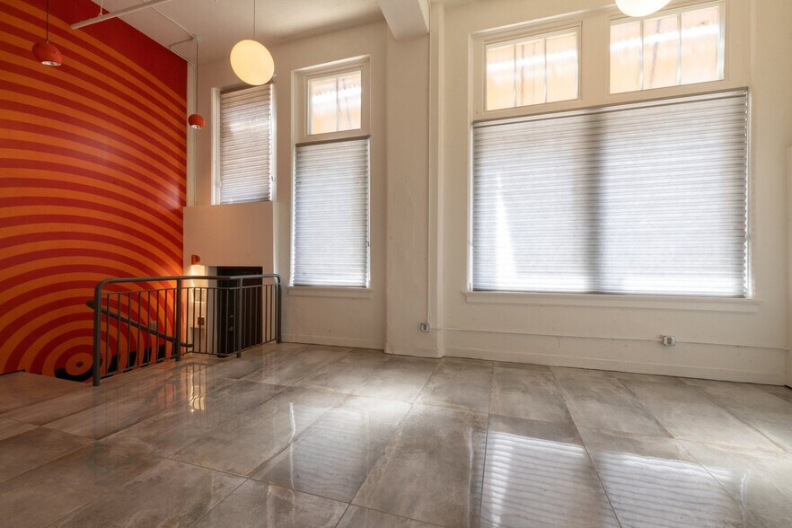 More Photos Of 523 Grand Blvd, Kansas City Apartments For Lease