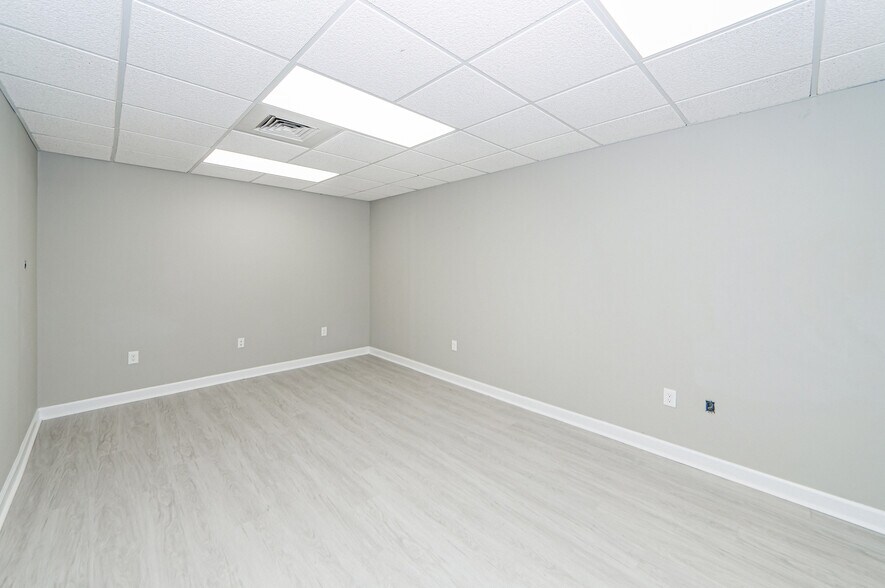 More Photos Of 2155 N Park Ln, Charleston Office For Lease