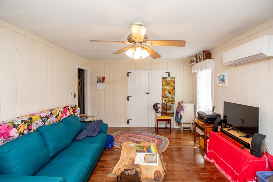 More Photos Of 45 Bridge St, Lambertville Storefront Retail Office For Sale
