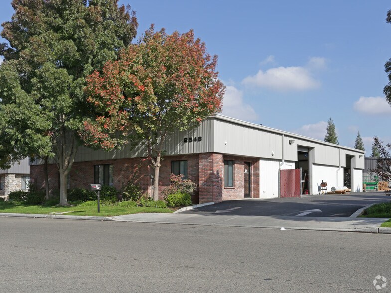 Primary Photo Of 2546 N Business Park Ave, Fresno Warehouse For Lease