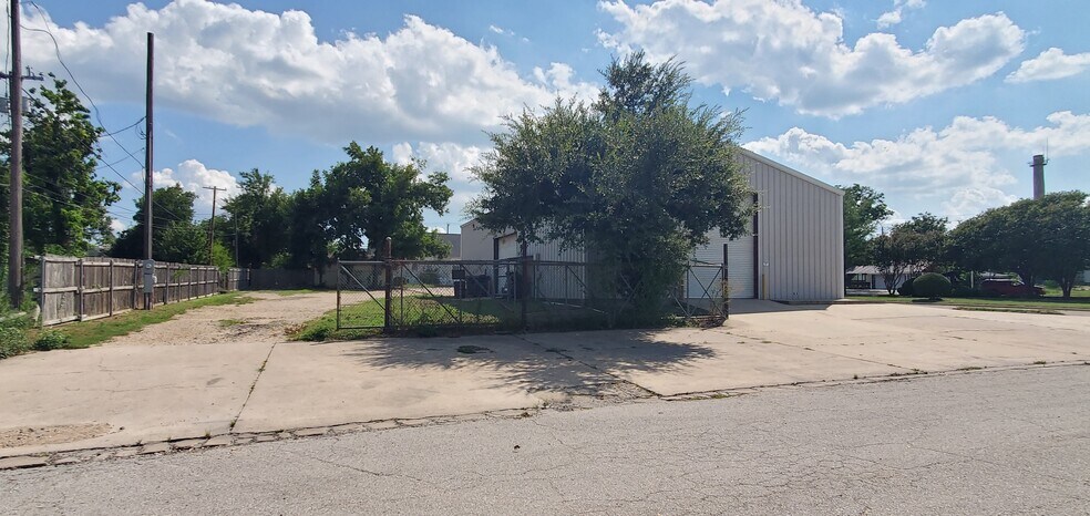 More Photos Of 503 S 1st St, Temple Warehouse For Lease