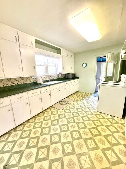 More Photos Of 9278 N Highway 77, Lexington Flex For Sale