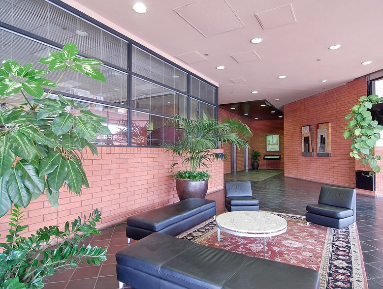 More Photos Of 2198 E Camelback Rd, Phoenix Office For Lease