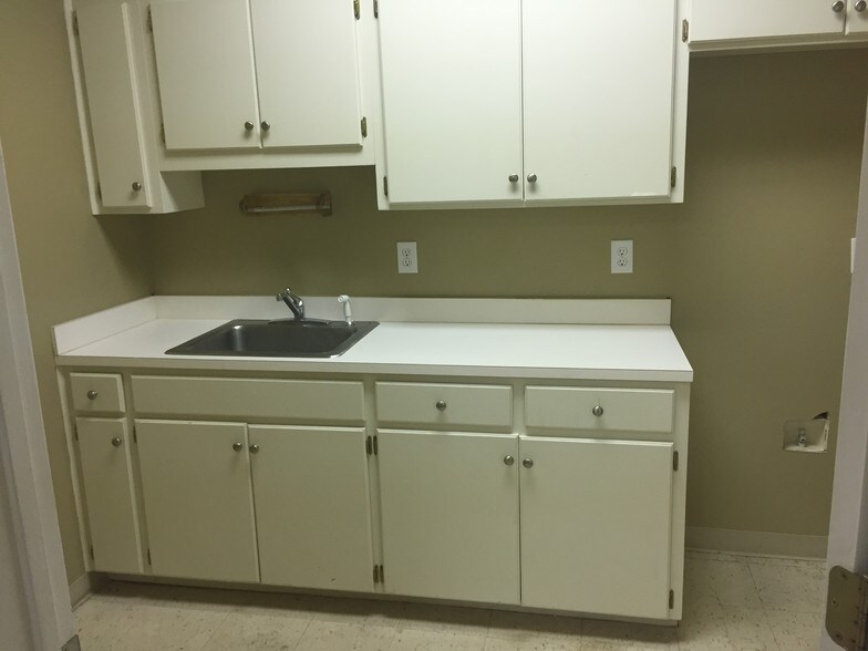 More Photos Of 4770 Woodmere Blvd, Montgomery Office For Lease