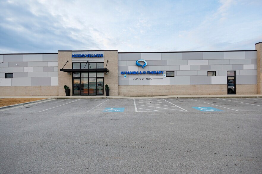 More Photos Of 101 Grant Pl, Lowell Medical For Lease