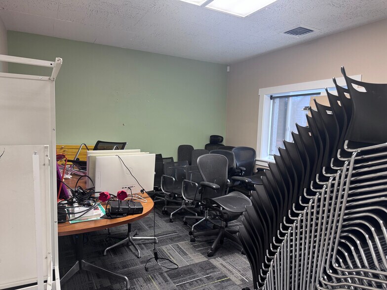 More Photos Of 4008 NE Martin Luther King Jr Blvd, Portland Serviced Offices For Sale