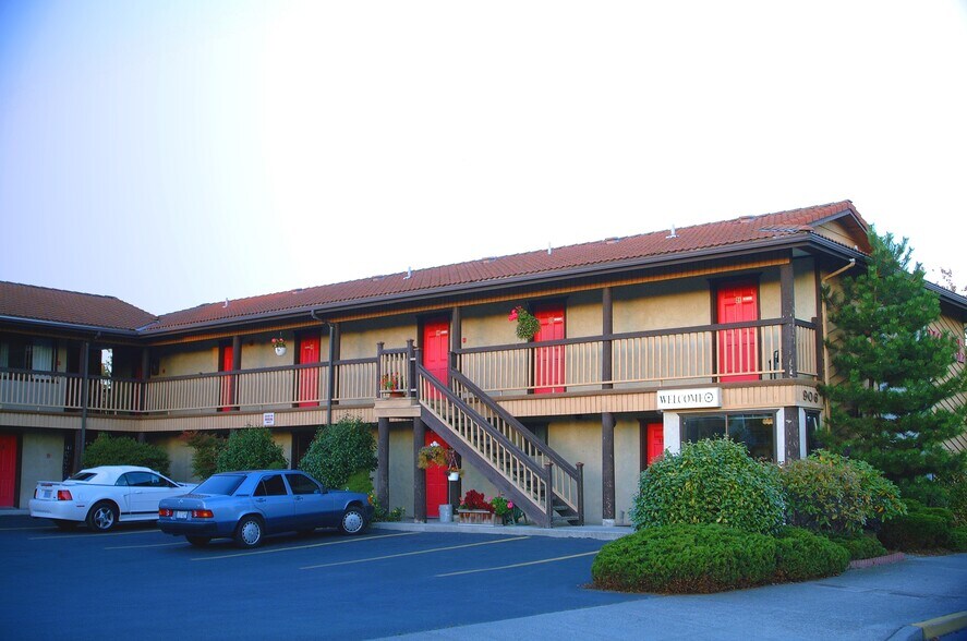 Primary Photo Of 906 9th St, Anacortes Hotel For Sale