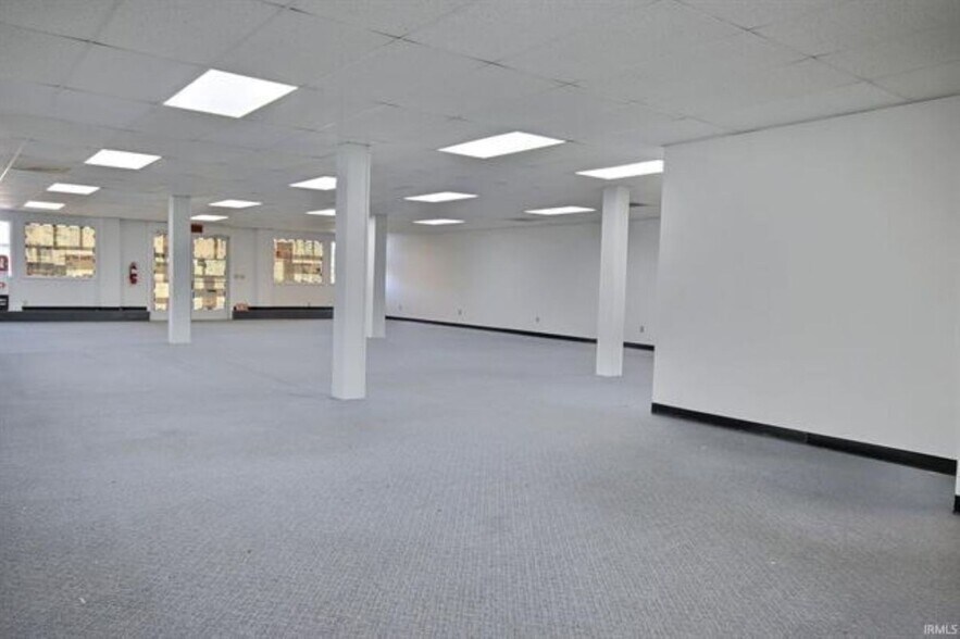 More Photos Of 2519 Lower Huntington Rd, Fort Wayne Storefront For Lease