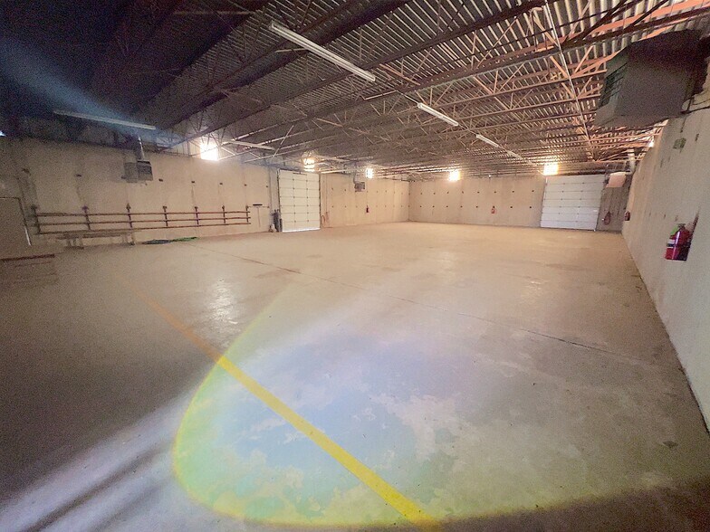 More Photos Of 1717 S 28th St, Clinton Distribution For Lease