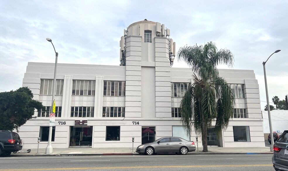 Primary Photo Of 712-718 N La Brea Ave, Los Angeles General Retail For Lease
