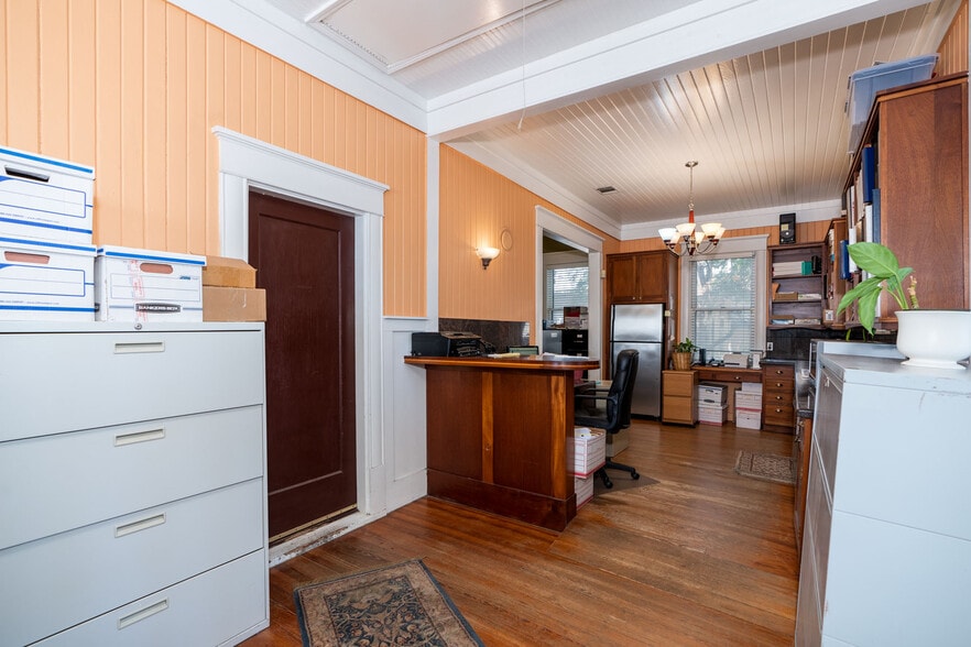 More Photos Of 806 W 11th St, Austin Office Residential For Sale