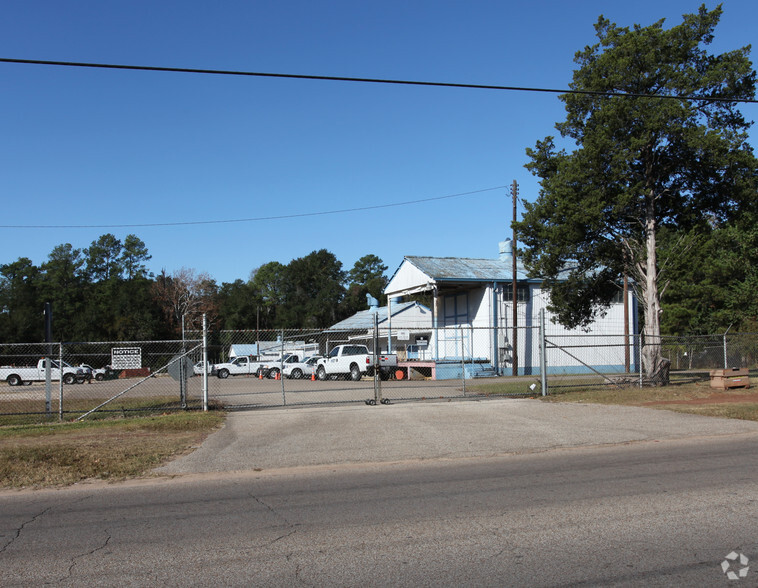 Primary Photo Of 928 S 1st St, Conroe Warehouse For Sale