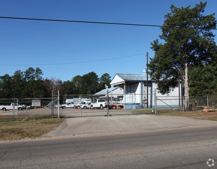 Primary Photo Of 928 S 1st St, Conroe Industrial For Sale