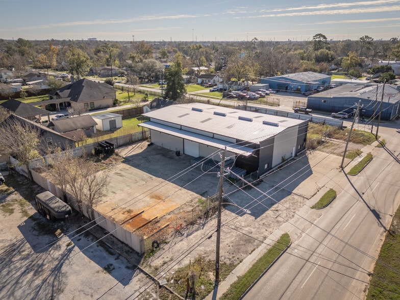 More Photos Of 7904 Irvington Blvd, Houston Warehouse For Sale