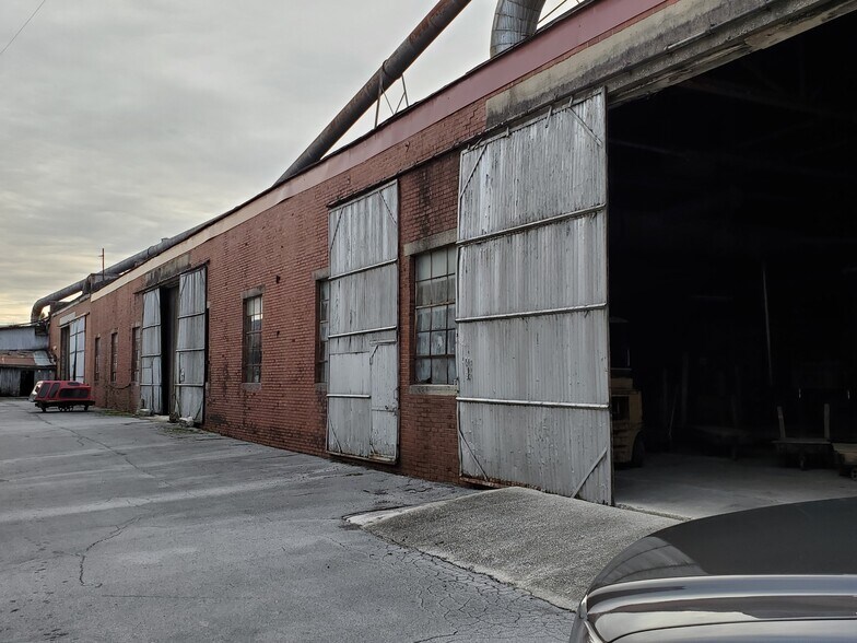 More Photos Of 301 Depot St, McMinnville Manufacturing For Sale