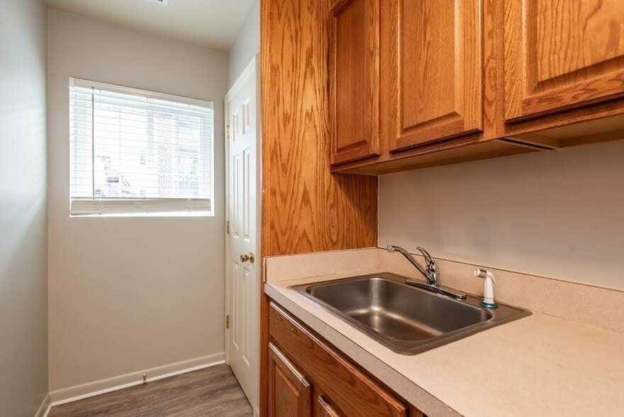 More Photos Of 2401 Arlington Blvd, Charlottesville Apartments For Sale