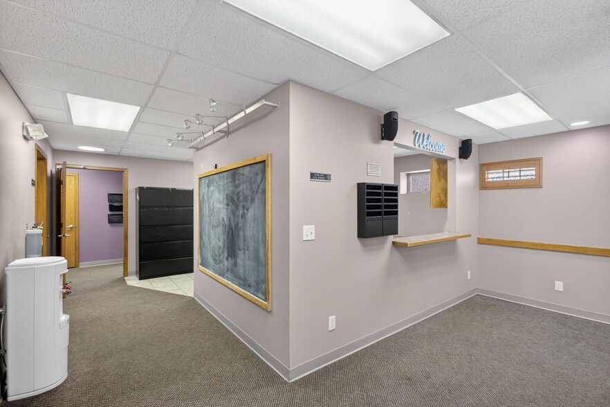 More Photos Of 133 N Glendale St, Wichita Office For Sale