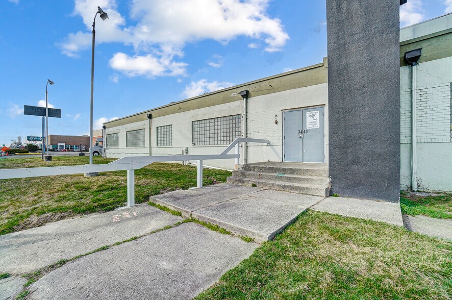 More Photos Of 3440 W Broad St, Columbus Warehouse For Sale