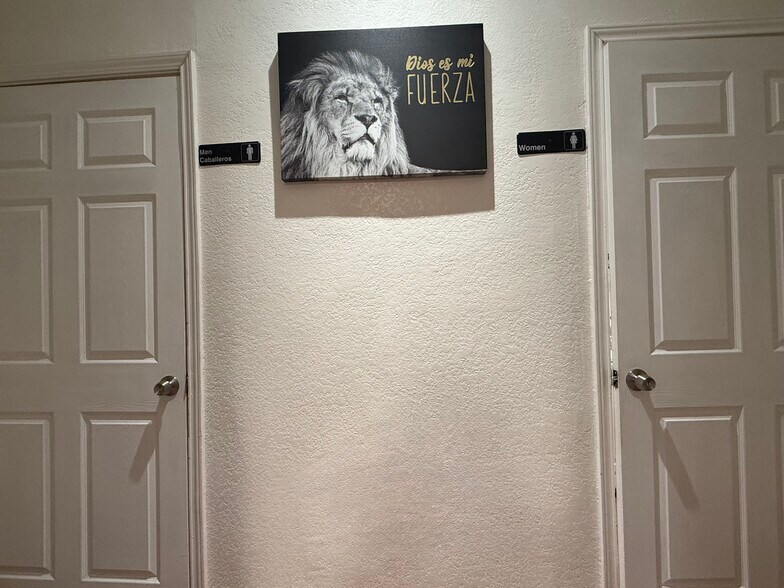 More Photos Of 5402 S Zarzamora St, San Antonio Restaurant For Sale