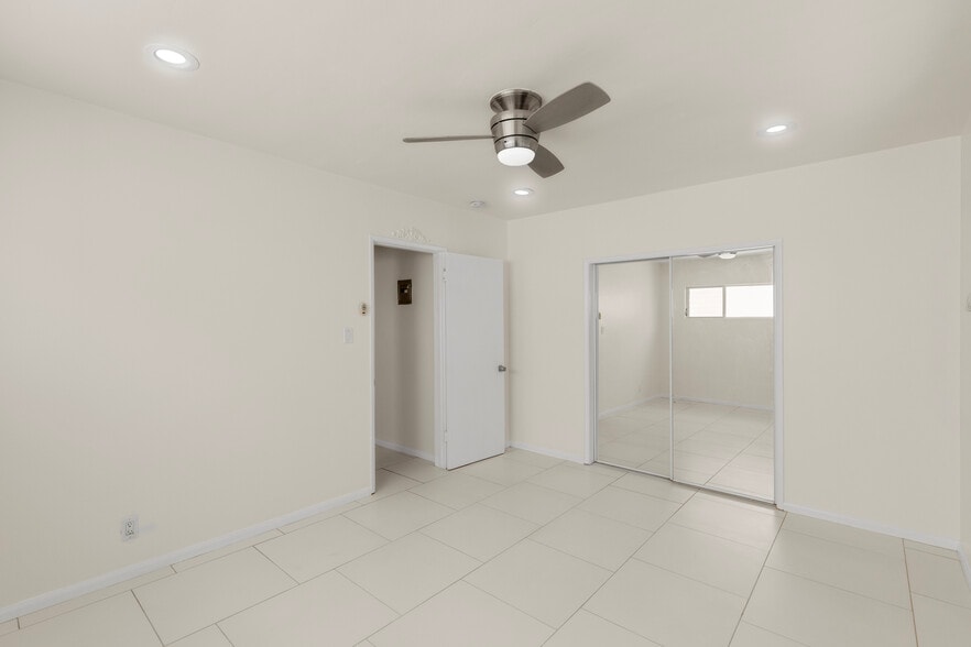 More Photos Of 900 N Orange Grove Ave, West Hollywood Apartments For Sale