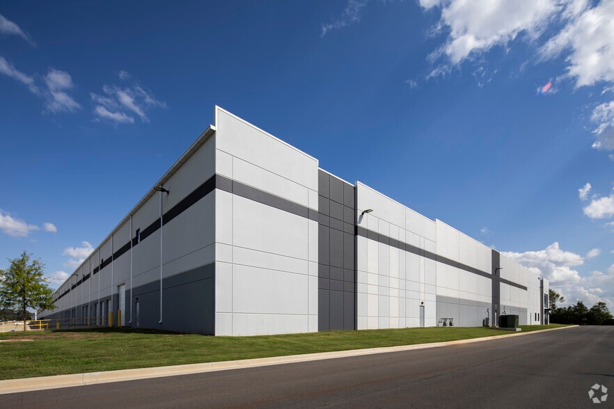 More Photos Of 26385 Distribution Blvd NW, Madison Distribution For Lease