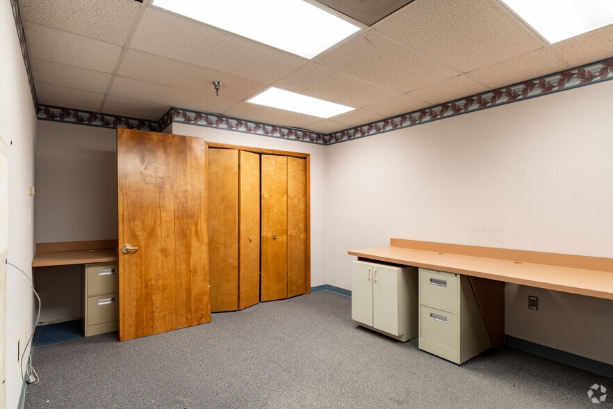 More Photos Of 4655-4741 Washtenaw Ave, Ann Arbor Freestanding For Lease